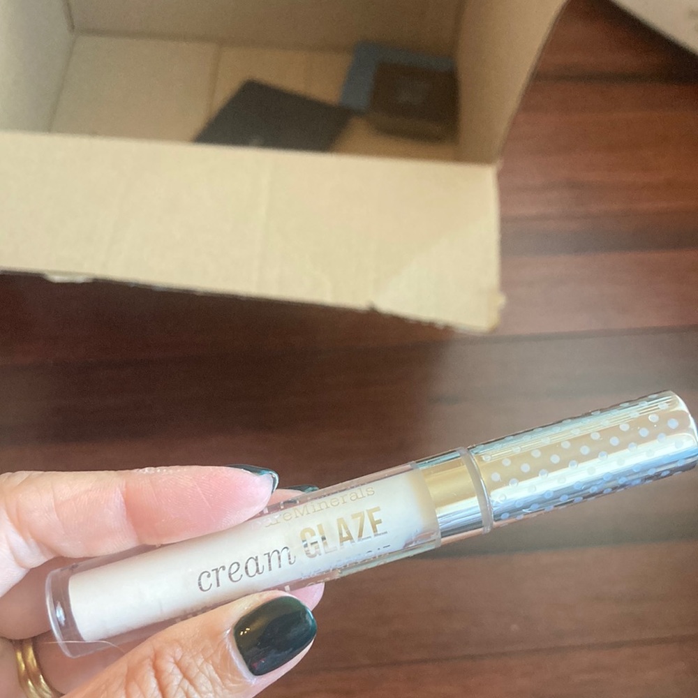 bareMinerals Pearl glaze lip top coat